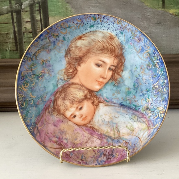 Knowles 1984 Abby and Lisa The Mother's Day Plate by Edna Hibel Mothers Day Gift - Picture 1 of 10